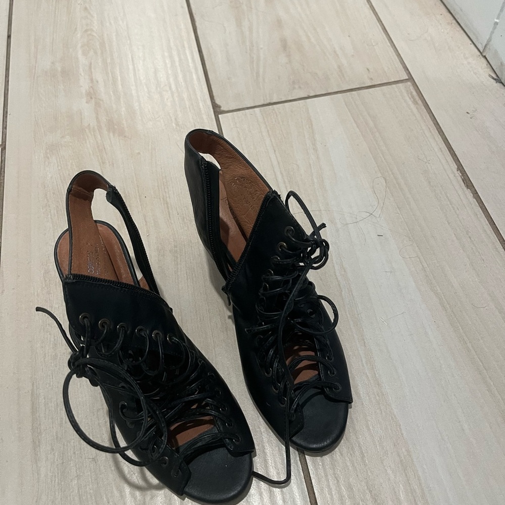Jeffrey Campbell
